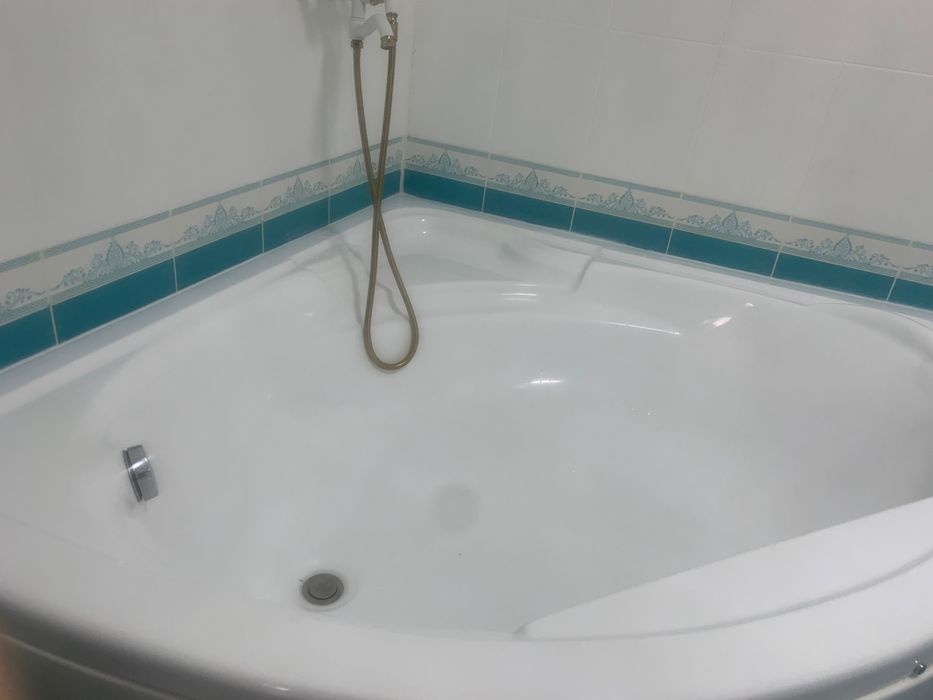 Ванна угловая б/у