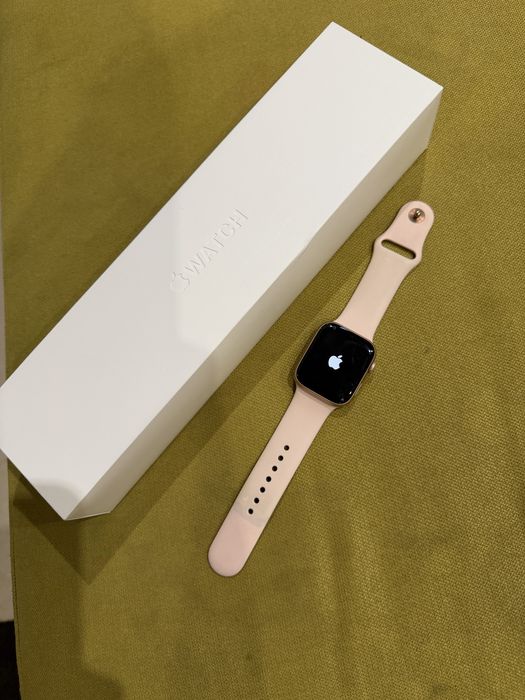 apple watch 4 - 44 мм. Без ремонти. Розов.