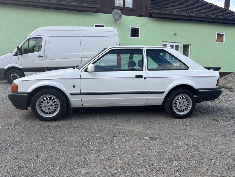 FORD Escort 1989 — imagine 2
