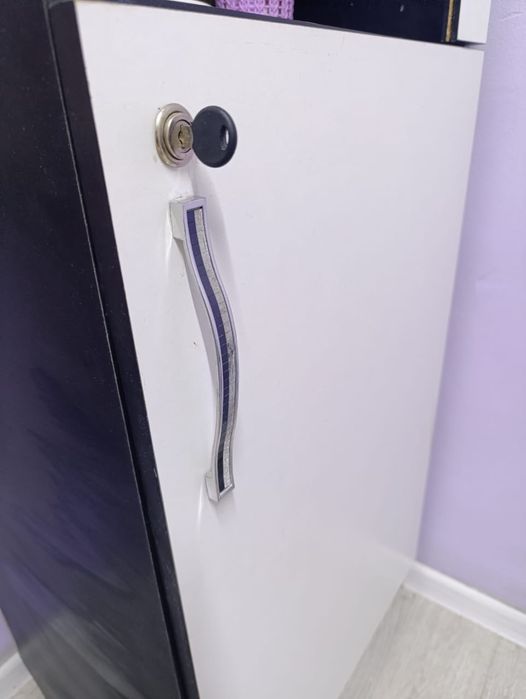 Продам шкаф с замком