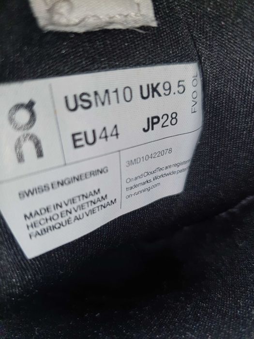 On Cloudsurfer  N43-44