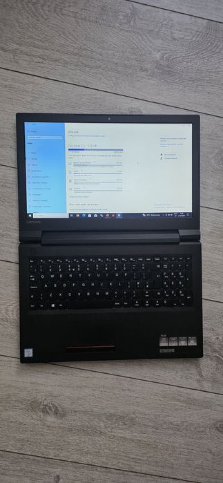 Laptop Lenovo arata ca nou