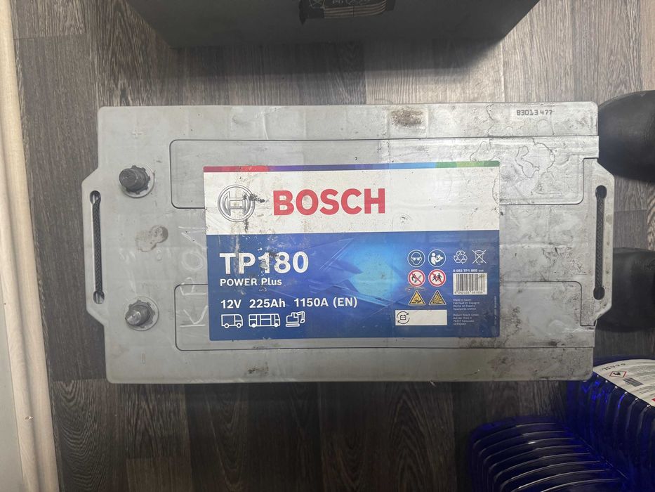Акумулатор за камион RenaultTrucks LongLife 12V 225Ah 1100A+BoschTP180