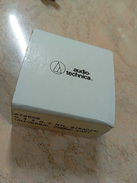 Продам звукосниматель для винилового проигрывателя.