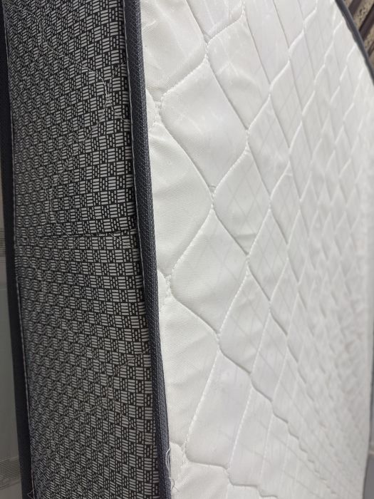 Продам матрас новый 180*200