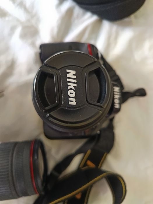 Vând aparat foto Nikon D 5200,in stare perfectă de funcționare