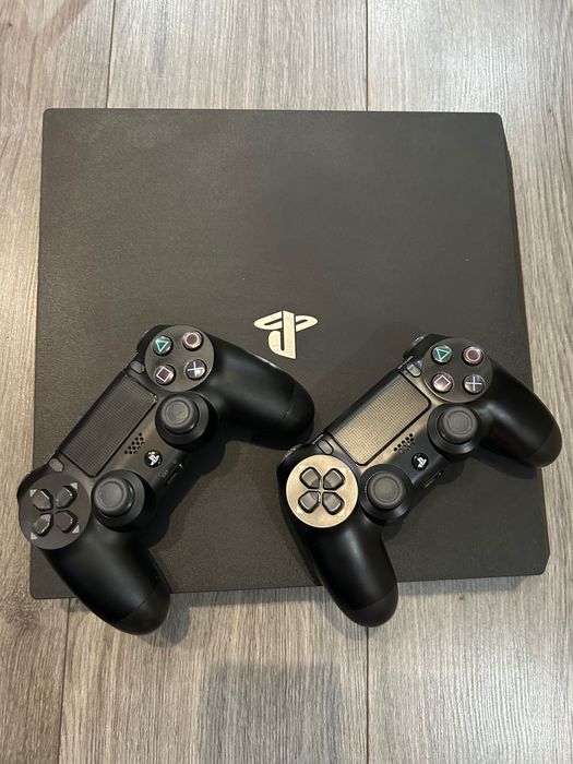 PlayStation 4 Pro 1TB + втори контролер