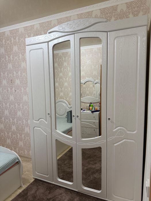 Продам спальный гарнитур