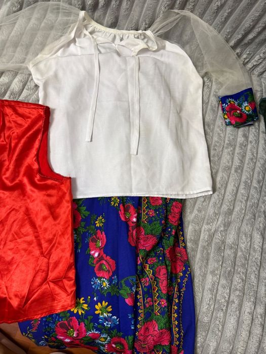 Costum fete serbare