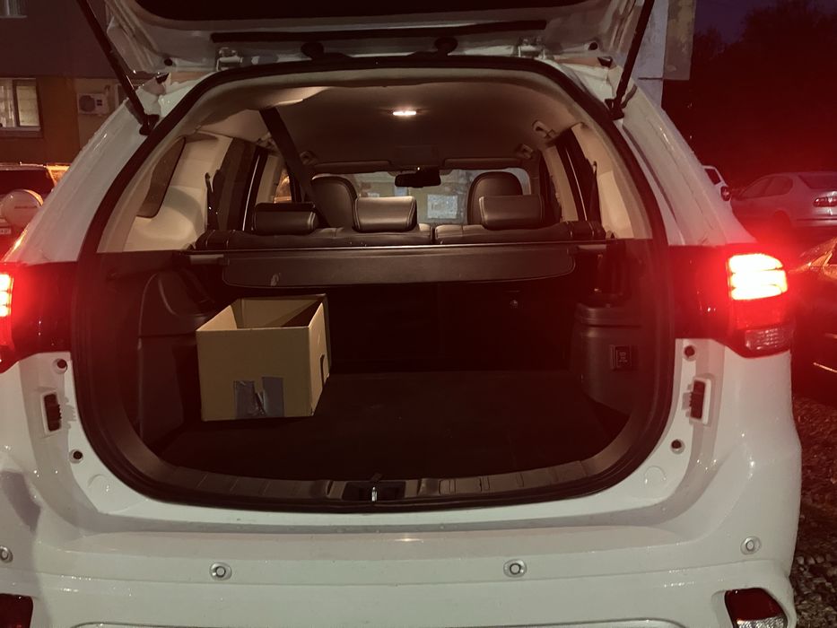 Mitsubishi Outlander PHEV, хибрид 2.4, 236 к.с.