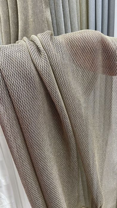 Продам новую готовую тюль. Можно использовать как шторы.
Рассчитана на