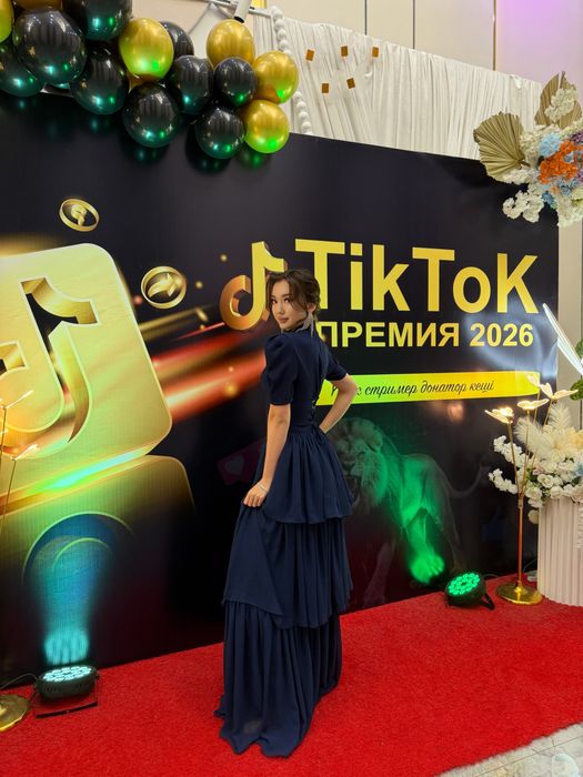 Очень красивое платье, девочки. Надевала всего один раз