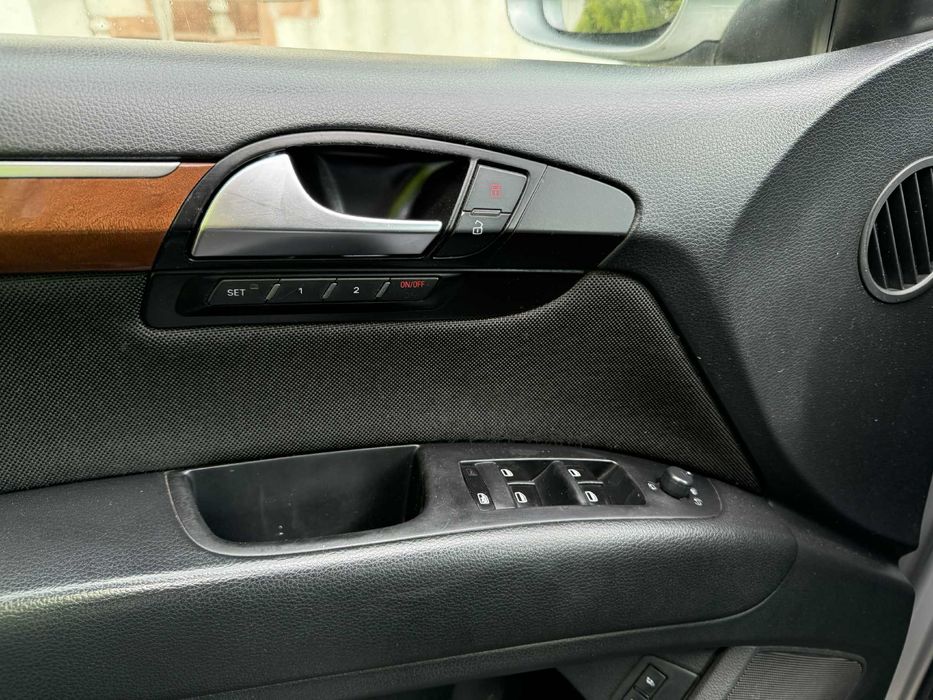 Dezmembrez audi Q7  3.0 tdi 233 cp BUG perne aer cutie automata