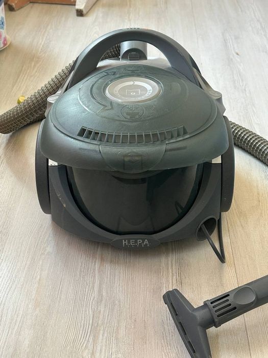 Продаётся Пылесос BORK 1800W