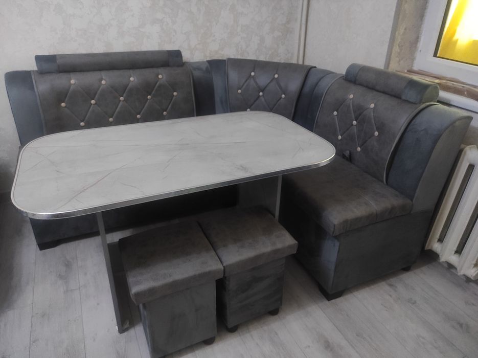 Продаётся уголок комплект