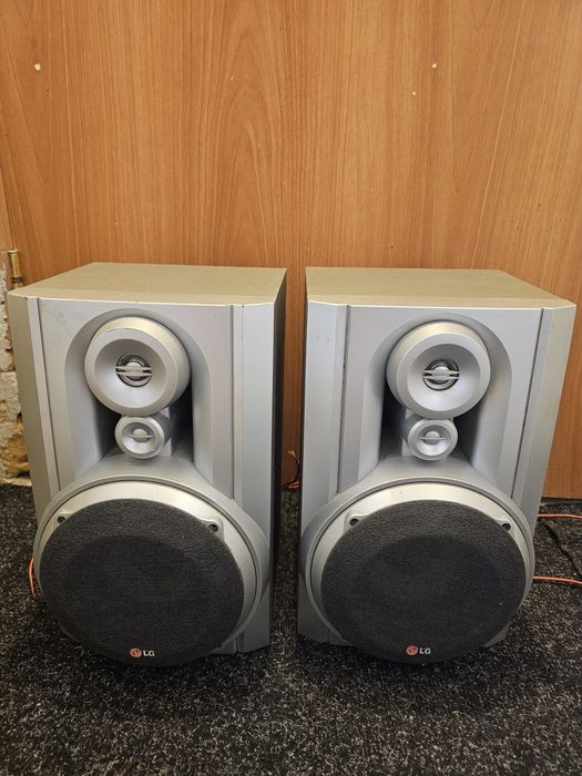 Продам две колонки от музыкального центра!