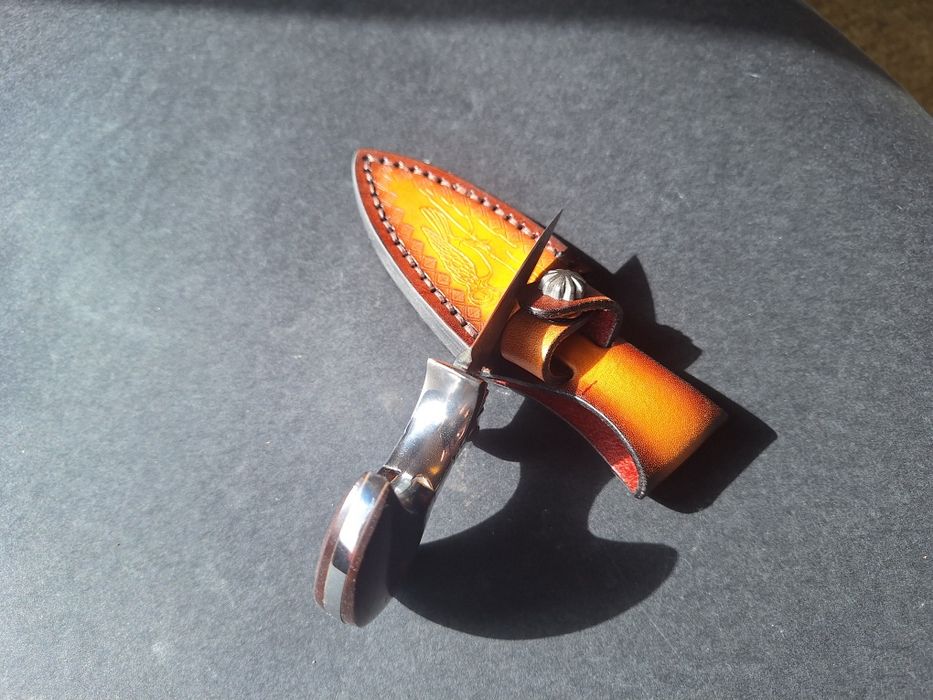 Тактически нож-шип от дамаска стомана и кожена кания