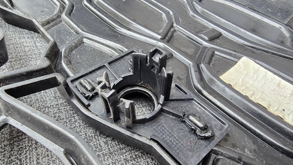 Оригинална Audi RS3 предна решетка 8Y