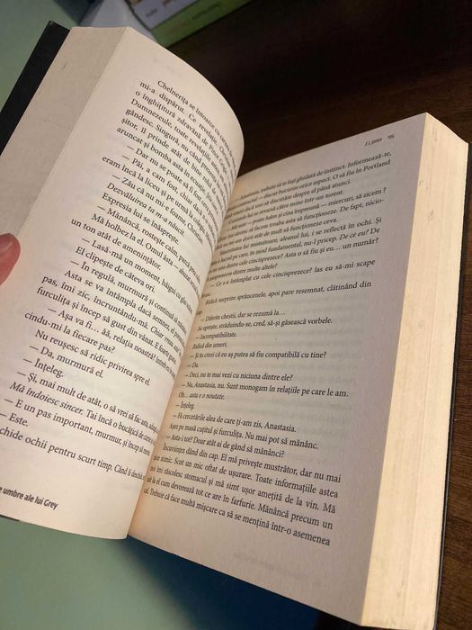 carte Fifty shades of Grey - in limba romana VOL I