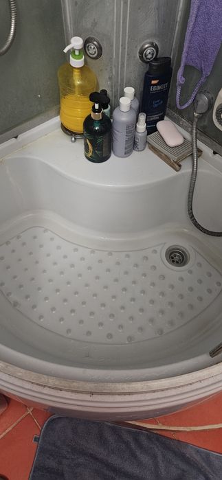 Продам душевую кабину 90×90