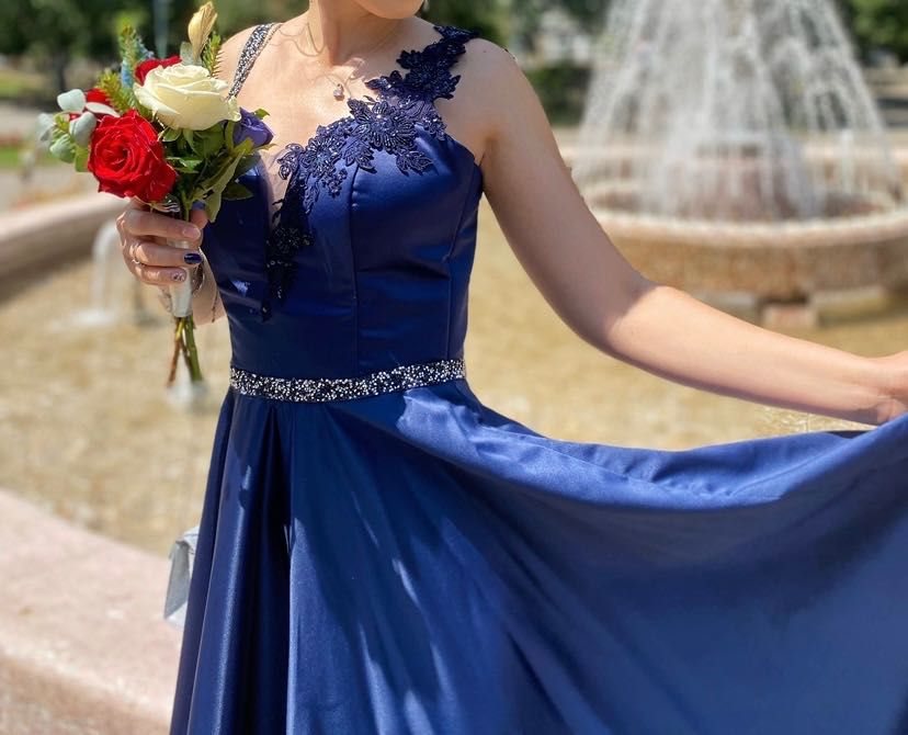 Официална рокля разкроена