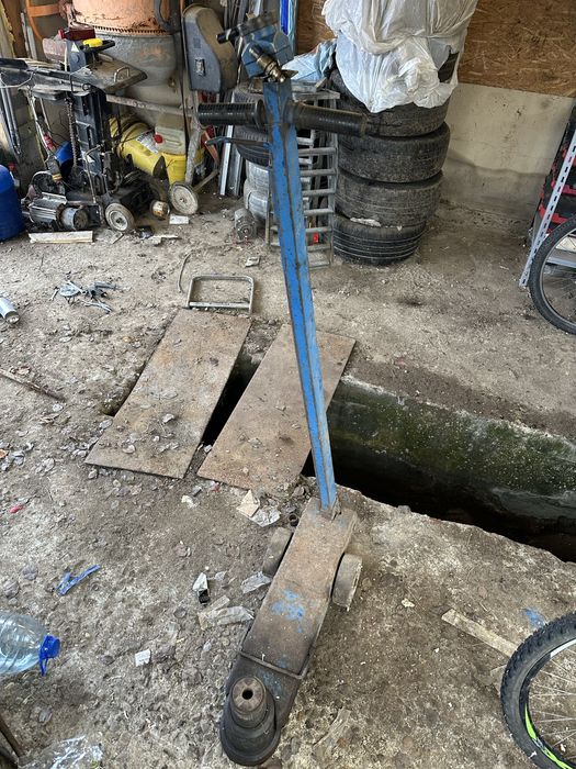 Cric pneumatic profesional 30T