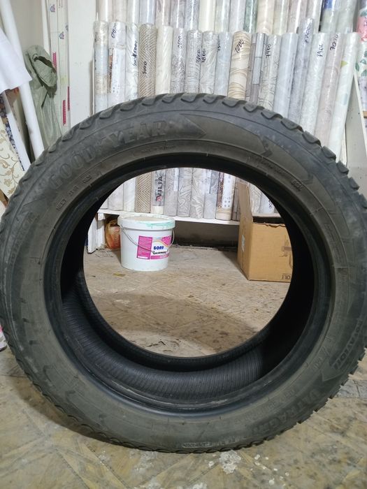 Продам зимние шины R 19.