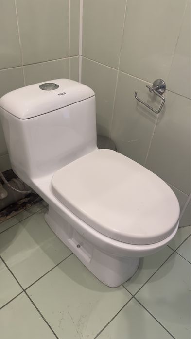 Продам унитаз хороший маленький