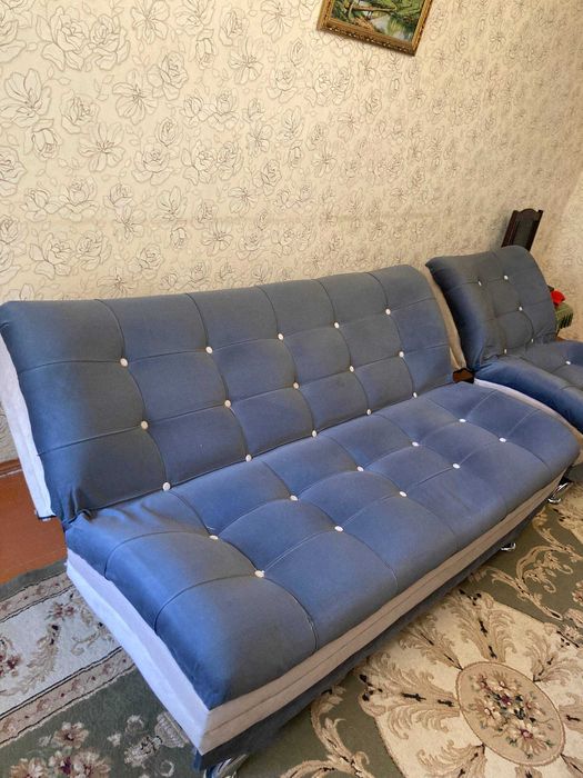 Продам синий диван и 2 кресла