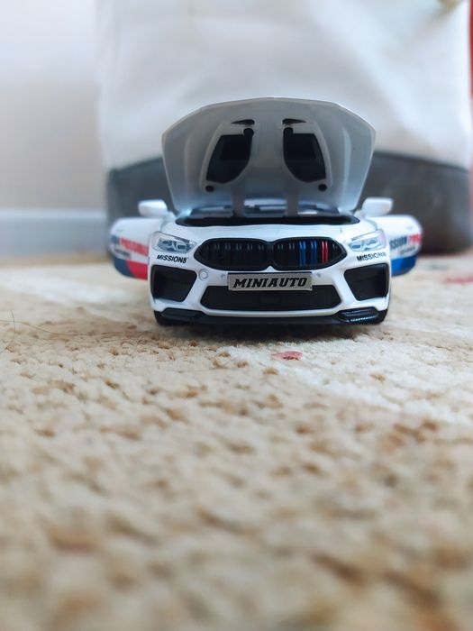 Игрушечный машина BMW M8 COMPETITION