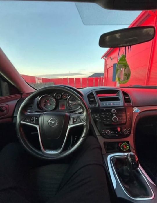 Schimb opel insignia an 2012 2.0d 6 trepte manual mașina merge și arata impecabil impecabil