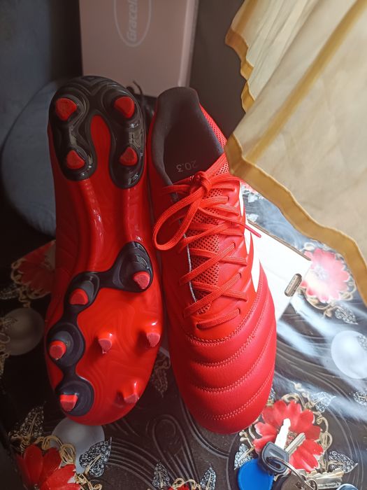 Adidas footbol mărimea 44 noi .