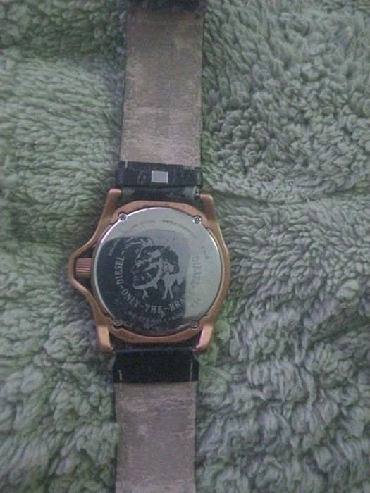 Продам часы diesel