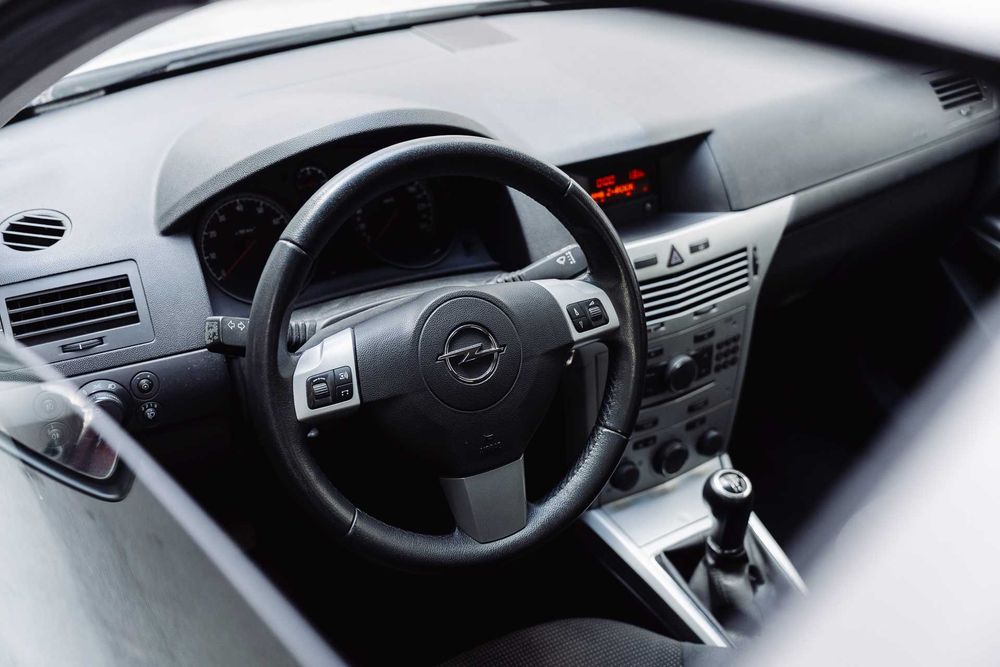 Opel Astra H, лек автомобил