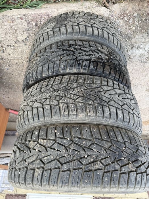 Продам комплект зимней резины Nokian