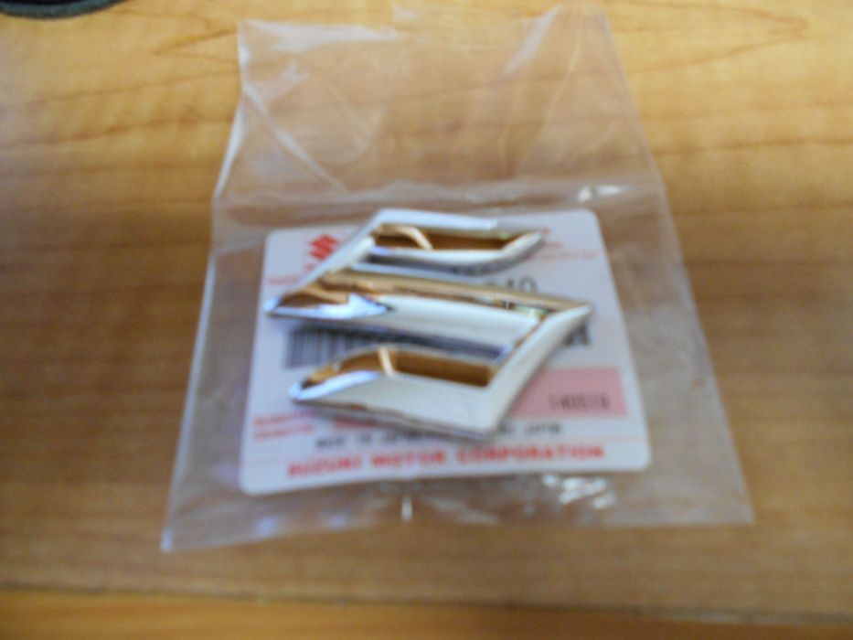 Sigla S 3D Suzuki Emblema Moto Atv KingQuad Gsx-R Sv Bandit Hayabusa