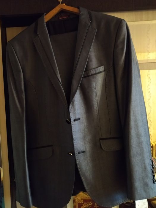 Продам мужской костюм