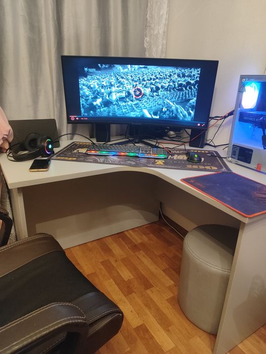 Стол игровой, офисный