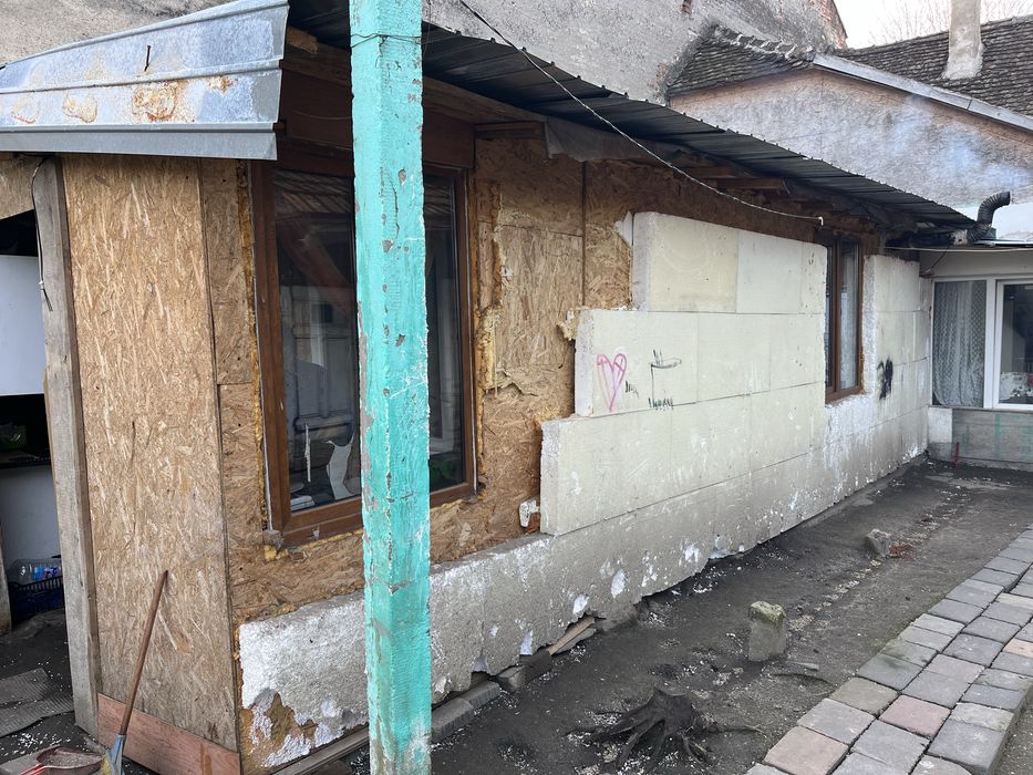 Vand materiale din construcia proprie