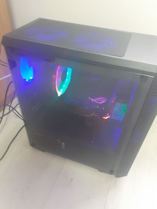 Vând PC impecabil