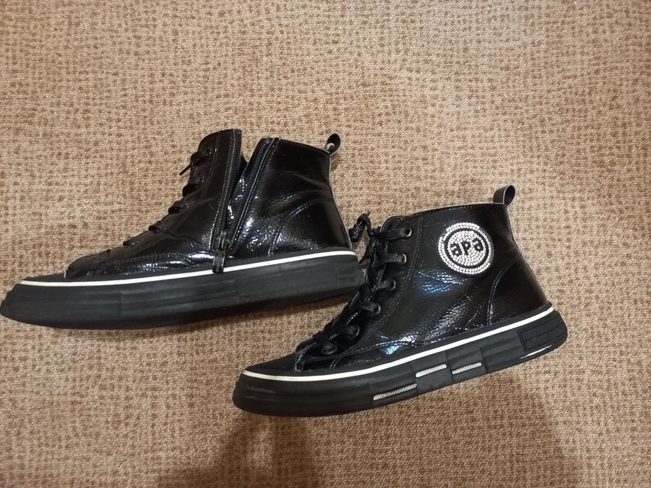 черни лъскави обувки пролет-есен