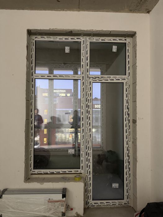 Дверь с окном на балкон