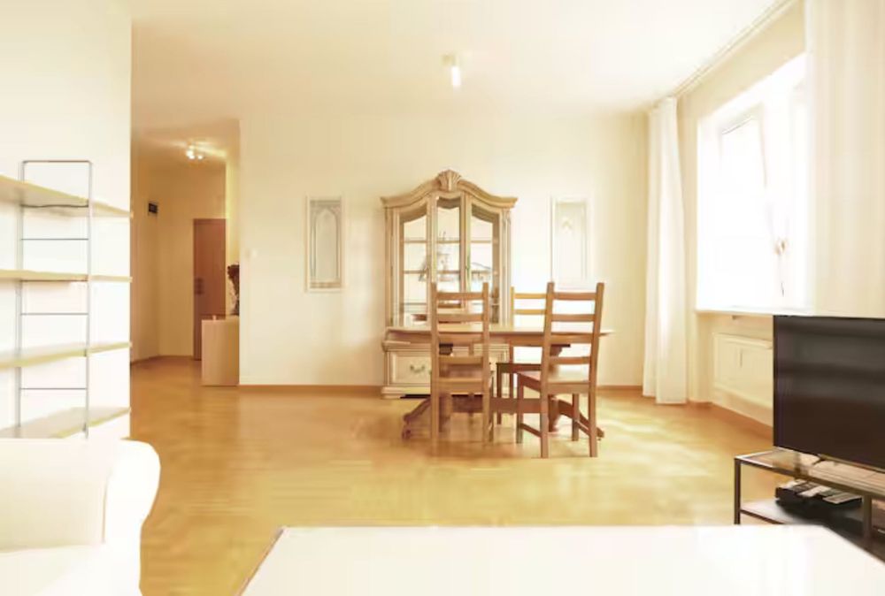 Тристаен апартамент под наем 600 евро