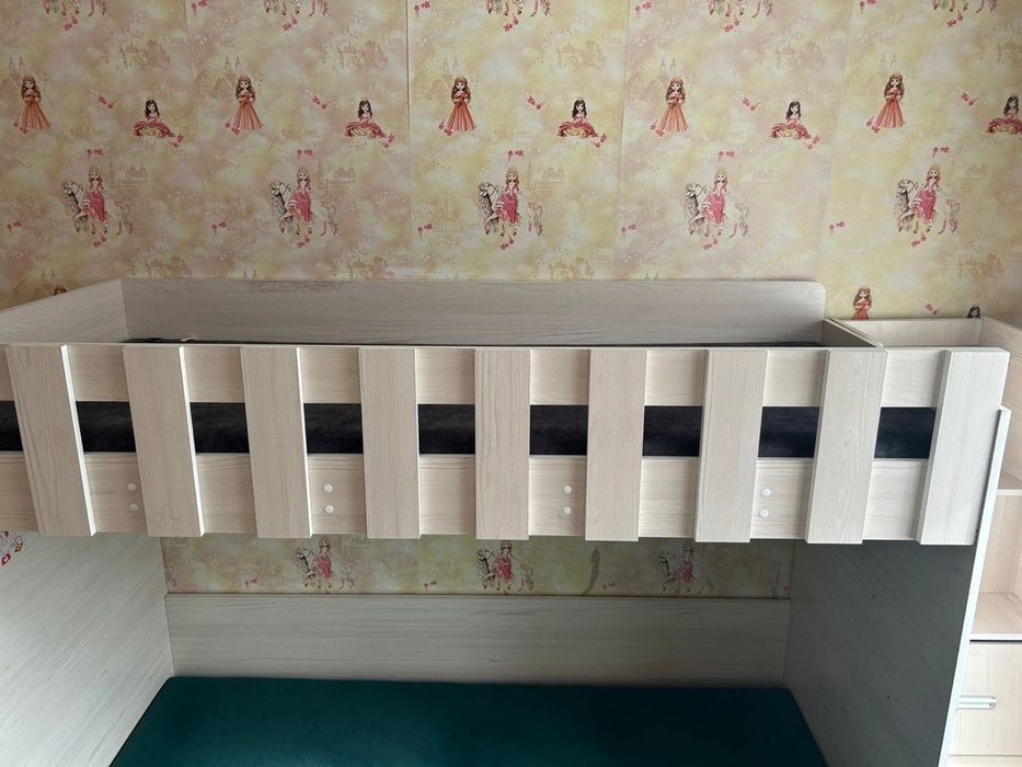 Кровать двухъярусная