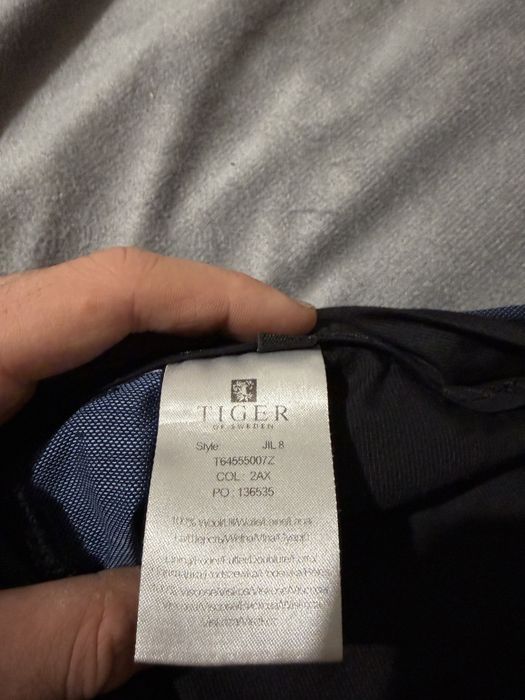 Син мъжки костюм