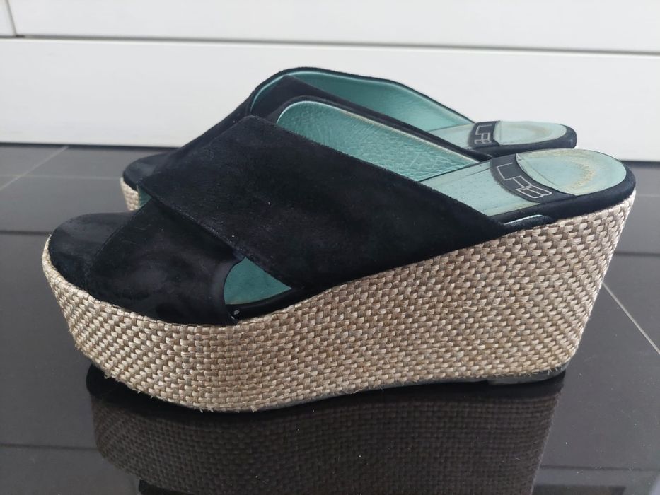 Маркови чехли и сандали на разпродажба