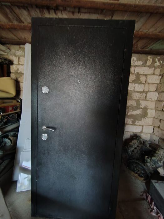 Продам двери входние