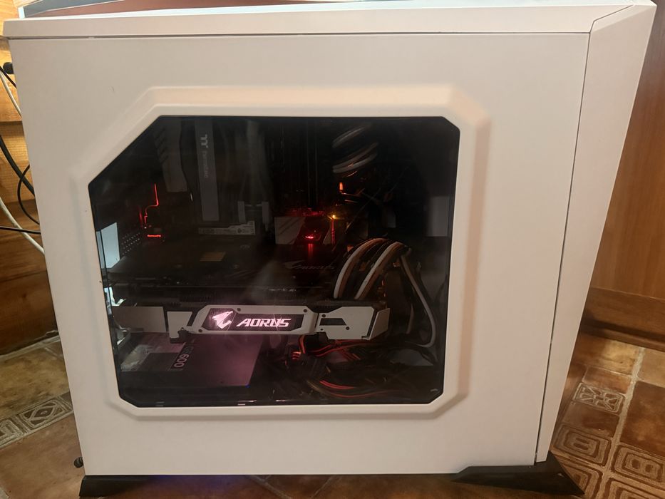 PC GAMING – i7-6700K / GTX 1080 Ti / 32 GB RAM / SSD + 2 Monitoare separat Asus 60hz si un AOC 200hz