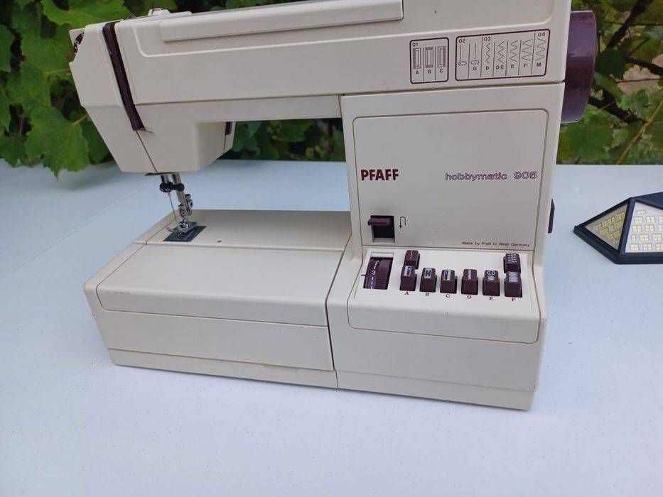 Mașini de cusut electrica cu pedala și zig zag originala