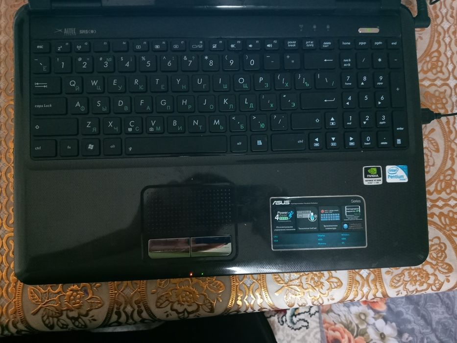 Notebook asus sotiladi